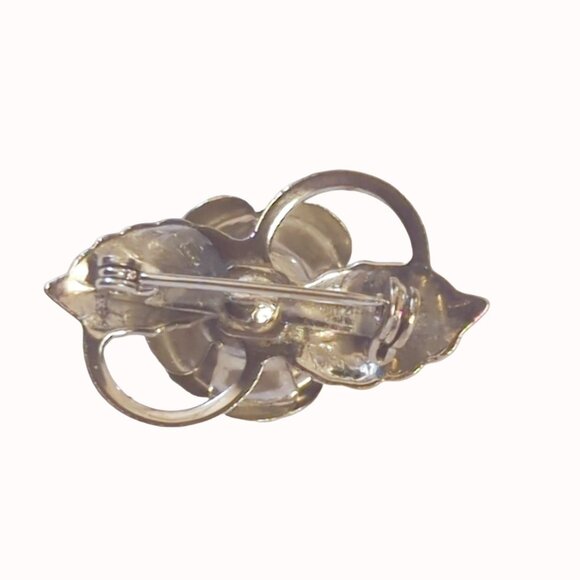 Vintage Hollywood Regency Style Silver Rose Brooch With Rhinestone Center - Picture 3 of 4